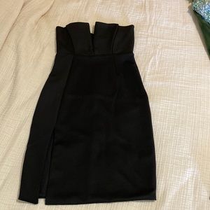 Strapless midi with slit